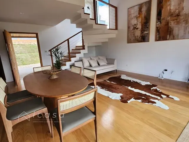 Casa com 350m² 4 quartos e 5 banheiros, à venda, no bairro Recanto das Araucárias em Campos do Jordão