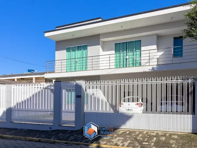 Casa com 180m² 3 quartos e 4 banheiros, à venda, no bairro São Francisco de Assis em Camboriú