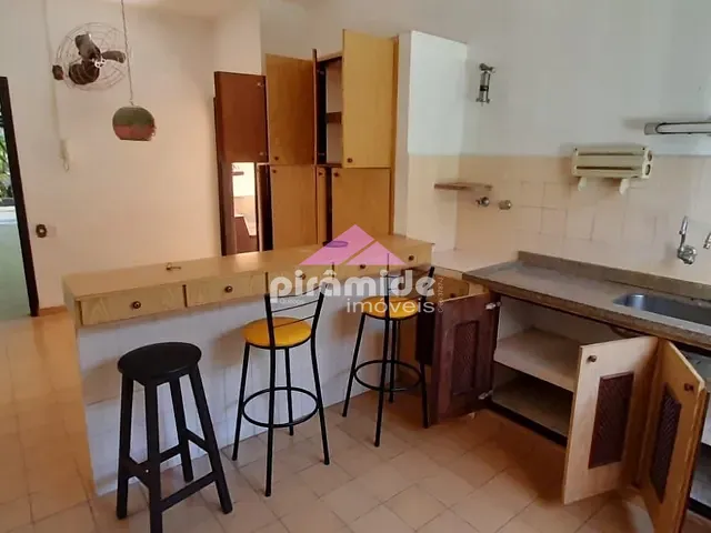 Casa com 600m² 4 quartos e 3 banheiros, à venda, no bairro Jardim Jaqueira em Caraguatatuba