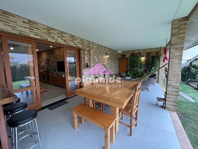 Casa com 451m² 4 quartos e 6 banheiros, à venda, no bairro Urbanova em São José dos Campos