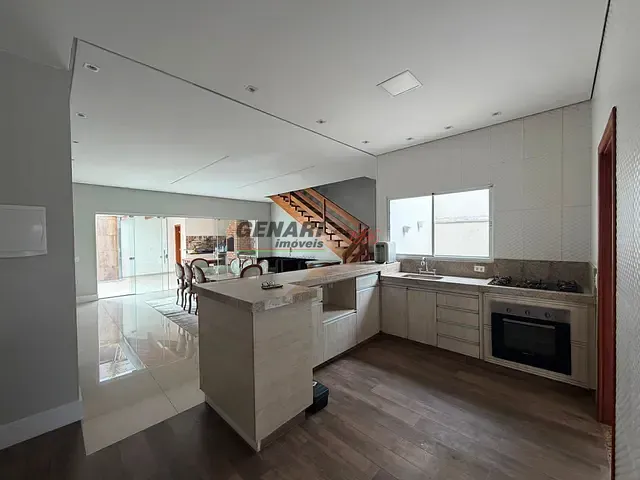 Casa com 300m² 4 quartos e 5 banheiros, para alugar, no bairro Jardim Portal dos Ipês em Indaiatuba