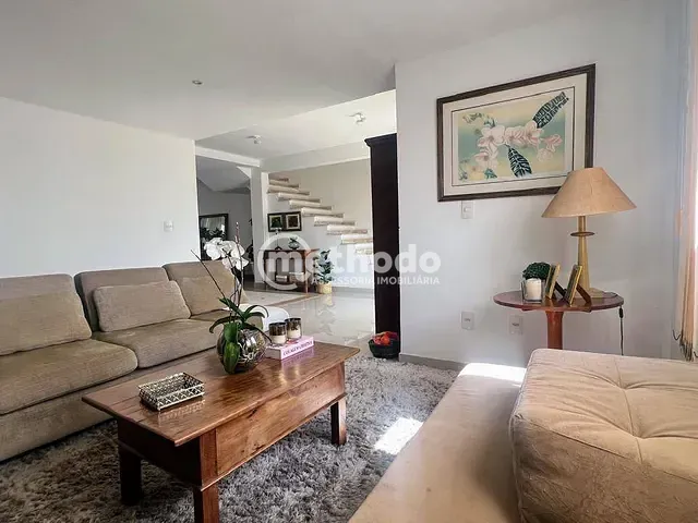 Casa com 250m² 2 quartos e 3 banheiros, à venda, no bairro Chácaras Alpina em Valinhos