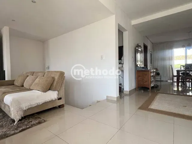 Casa com 250m² 2 quartos e 3 banheiros, à venda, no bairro Chácaras Alpina em Valinhos