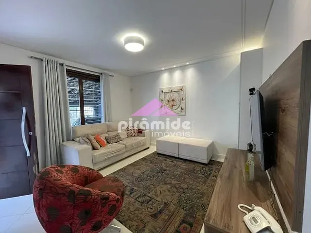 Casa com 250m² 3 quartos e 2 banheiros, à venda, no bairro Bosque dos Eucaliptos em São José dos Campos