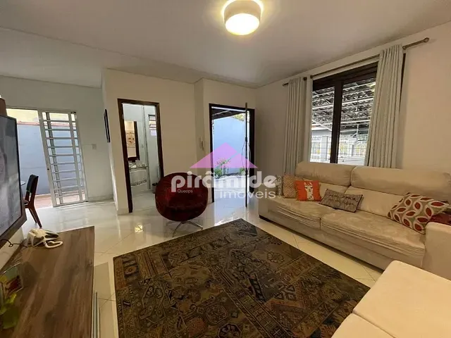 Casa com 250m² 3 quartos e 2 banheiros, à venda, no bairro Bosque dos Eucaliptos em São José dos Campos