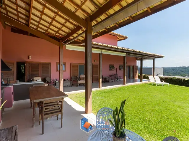 Casa com 550m² 3 quartos e 3 banheiros, à venda, no bairro Fazendinha - Granja Vianna em Carapicuíba