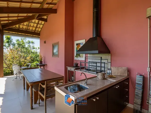 Casa com 550m² 3 quartos e 3 banheiros, à venda, no bairro Fazendinha - Granja Vianna em Carapicuíba