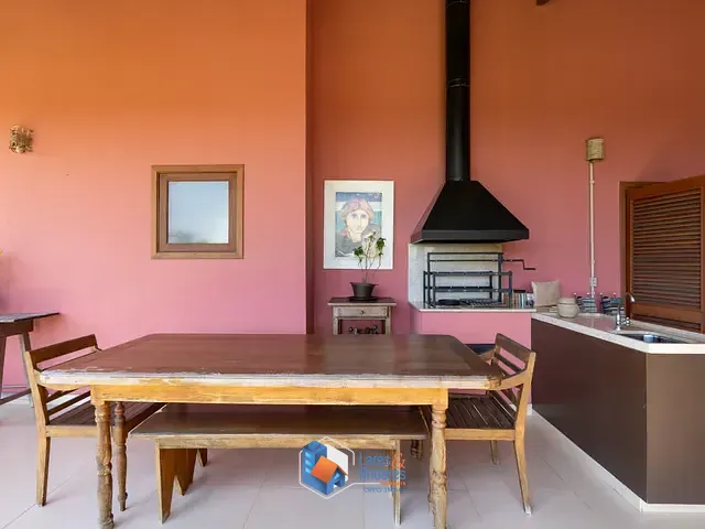 Casa com 550m² 3 quartos e 3 banheiros, à venda, no bairro Fazendinha - Granja Vianna em Carapicuíba