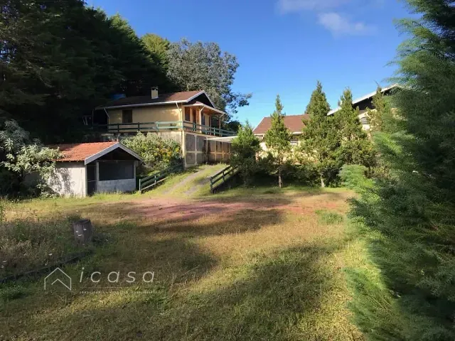 Casa com 2642m² 5 quartos e 5 banheiros, à venda, no bairro Capivari em Campos do Jordão