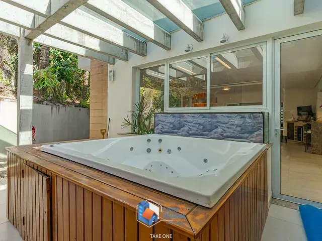 Casa com 194m² 4 quartos e 6 banheiros, à venda, no bairro Bosque em Vinhedo