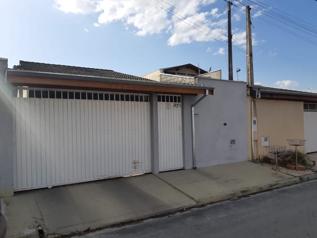 Casa com 200m² 3 quartos e 1 banheiro, à venda, no bairro Residencial Parque das Palmeiras em Pindamonhangaba