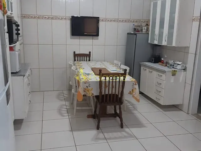 Casa com 200m² 3 quartos e 1 banheiro, à venda, no bairro Residencial Parque das Palmeiras em Pindamonhangaba