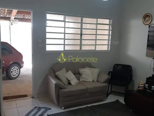 Casa com 200m² 3 quartos e 1 banheiro, à venda, no bairro Residencial Parque das Palmeiras em Pindamonhangaba