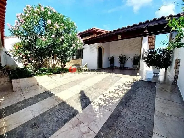 Casa 2 quartos e 2 banheiros, à venda, no bairro Centro em Peruíbe