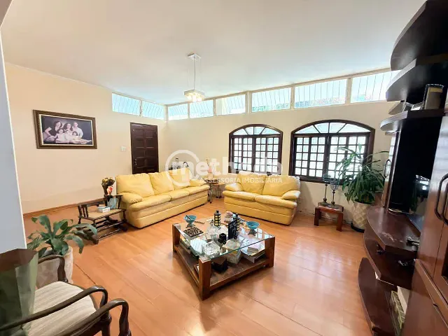 Casa com 320m² 4 quartos e 5 banheiros, à venda, no bairro TAQUARAL em Campinas