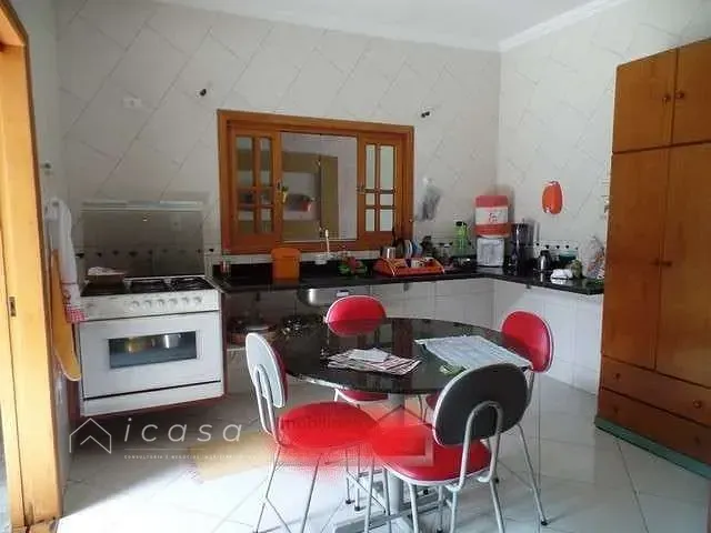 Casa com 251m² 3 quartos e 3 banheiros, à venda, no bairro Village das Flores em Caçapava