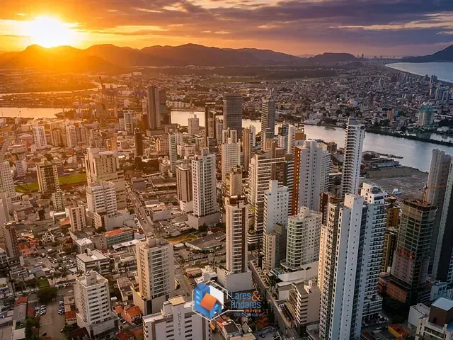 Casa com 435m² 6 quartos e 4 banheiros, à venda, no bairro Fazenda em Itajaí