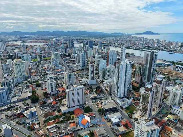 Casa com 435m² 6 quartos e 4 banheiros, à venda, no bairro Fazenda em Itajaí