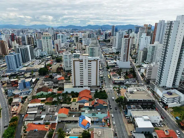 Casa com 435m² 6 quartos e 4 banheiros, à venda, no bairro Fazenda em Itajaí