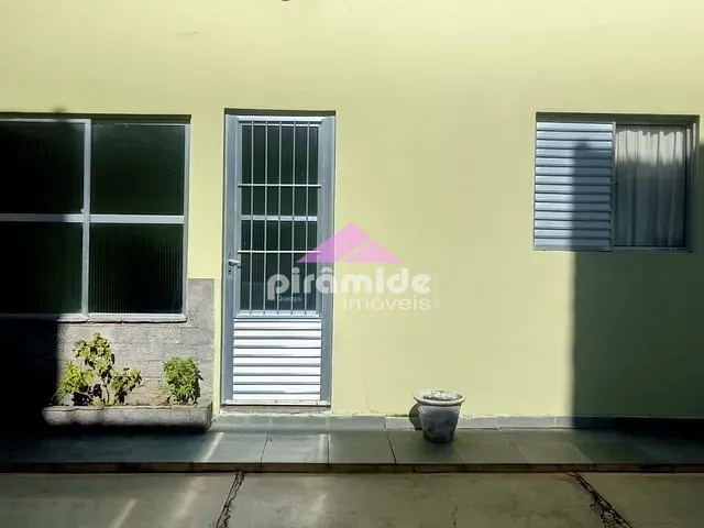 Casa com 85m² 2 quartos e 1 banheiro, à venda, no bairro Martim de Sá em Caraguatatuba