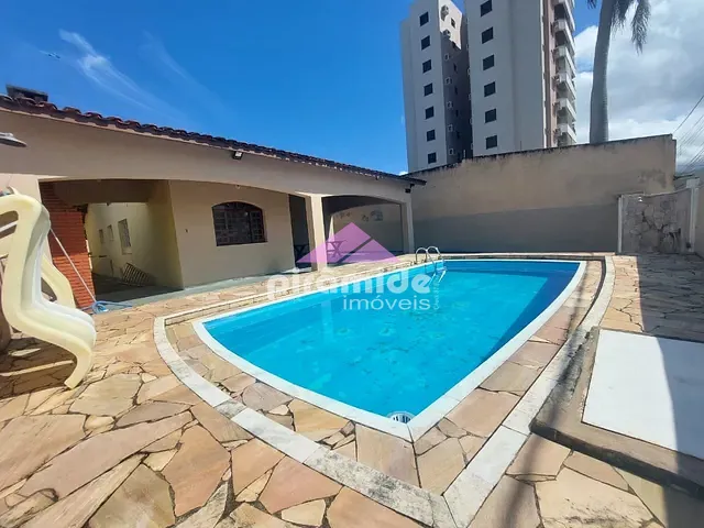 Casa com 476m² 3 quartos e 2 banheiros, à venda, no bairro Prainha em Caraguatatuba