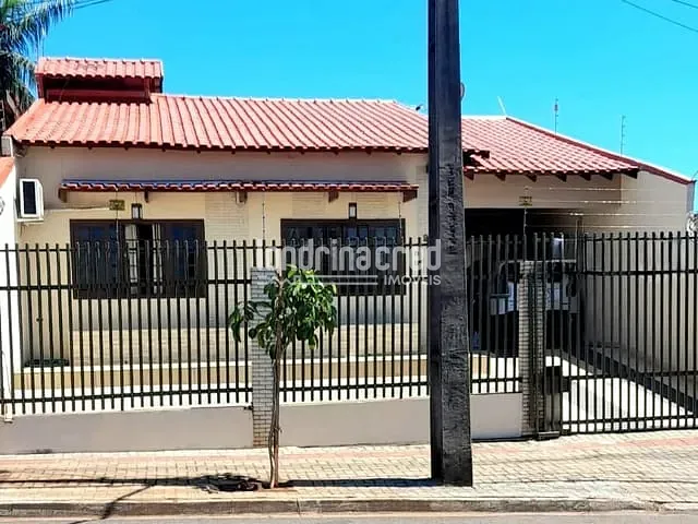 Casa com 250m² 3 quartos e 2 banheiros, à venda, no bairro Jardim das Palmeiras em Londrina