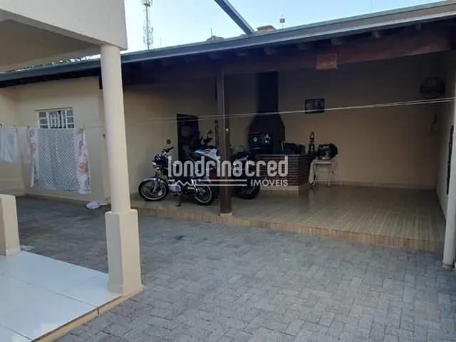 Casa com 250m² 3 quartos e 2 banheiros, à venda, no bairro Jardim das Palmeiras em Londrina
