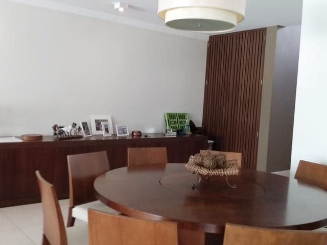Casa com 428m² 4 quartos e 3 banheiros, à venda, no bairro Jardim Independência em Taubaté