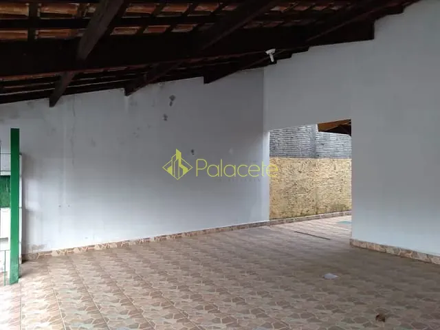 Casa com 252m² 4 quartos e 2 banheiros, à venda, no bairro Jardim Carlota em Pindamonhangaba