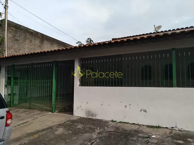 Casa com 252m² 4 quartos e 2 banheiros, à venda, no bairro Jardim Carlota em Pindamonhangaba