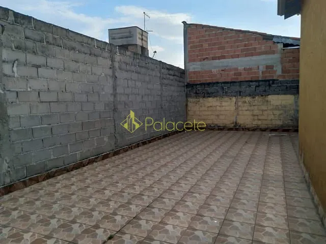 Casa com 252m² 4 quartos e 2 banheiros, à venda, no bairro Jardim Carlota em Pindamonhangaba