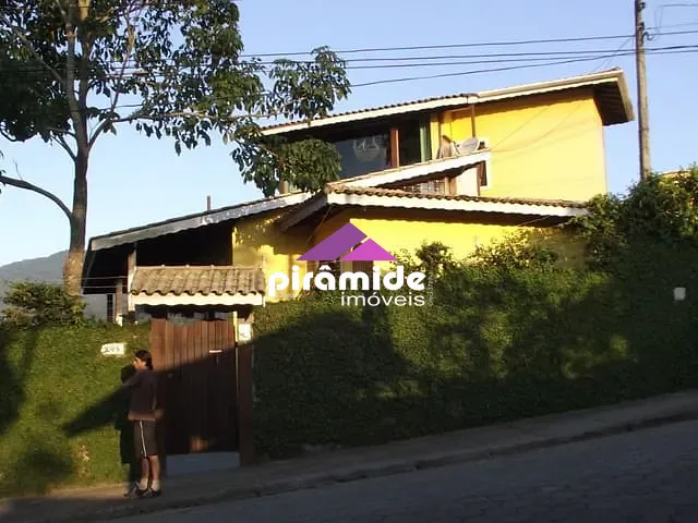 Casa com 560m² 6 quartos e 2 banheiros, à venda, no bairro Barra Velha em Ilhabela