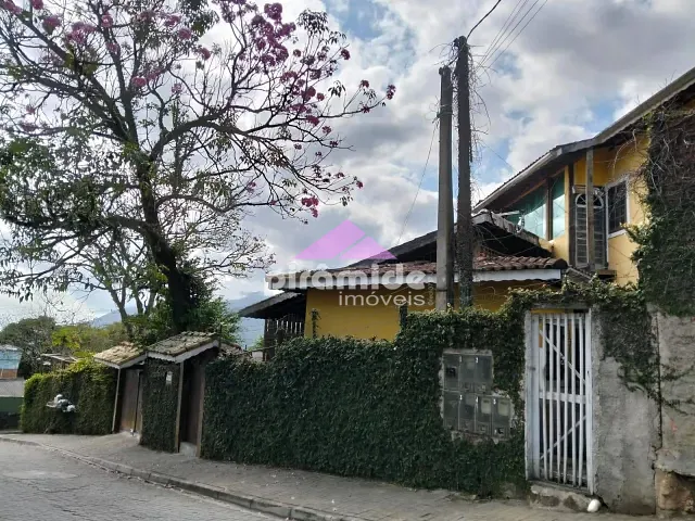 Casa com 560m² 6 quartos e 2 banheiros, à venda, no bairro Barra Velha em Ilhabela