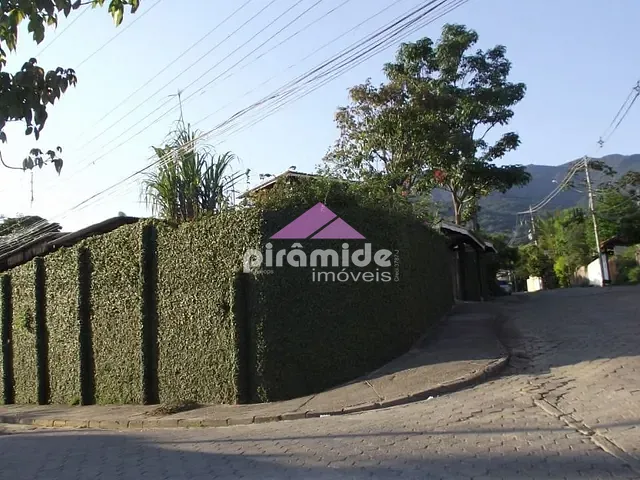 Casa com 560m² 6 quartos e 2 banheiros, à venda, no bairro Barra Velha em Ilhabela