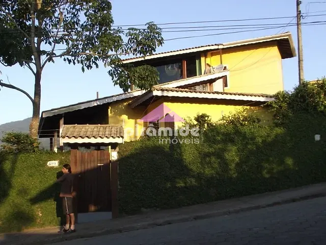Casa com 560m² 6 quartos e 2 banheiros, à venda, no bairro Barra Velha em Ilhabela