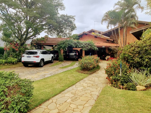 Casa com 1220m² 4 quartos e 2 banheiros, à venda, no bairro Socorro em Pindamonhangaba
