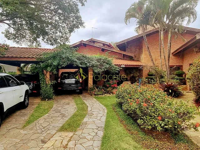 Casa com 1220m² 4 quartos e 2 banheiros, à venda, no bairro Socorro em Pindamonhangaba