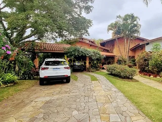 Casa com 1220m² 4 quartos e 2 banheiros, à venda, no bairro Socorro em Pindamonhangaba