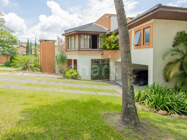 Casa com 640m² 4 quartos e 5 banheiros, à venda, no bairro Alphaville em Santana de Parnaíba