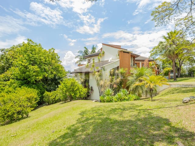 Casa com 640m² 4 quartos e 5 banheiros, à venda, no bairro Alphaville em Santana de Parnaíba