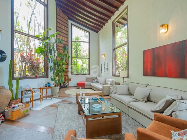 Casa com 640m² 4 quartos e 5 banheiros, à venda, no bairro Alphaville em Santana de Parnaíba