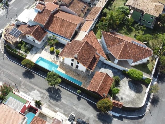 Casa com 900m² 2 quartos e 3 banheiros, à venda, no bairro Vila São Geraldo em Taubaté