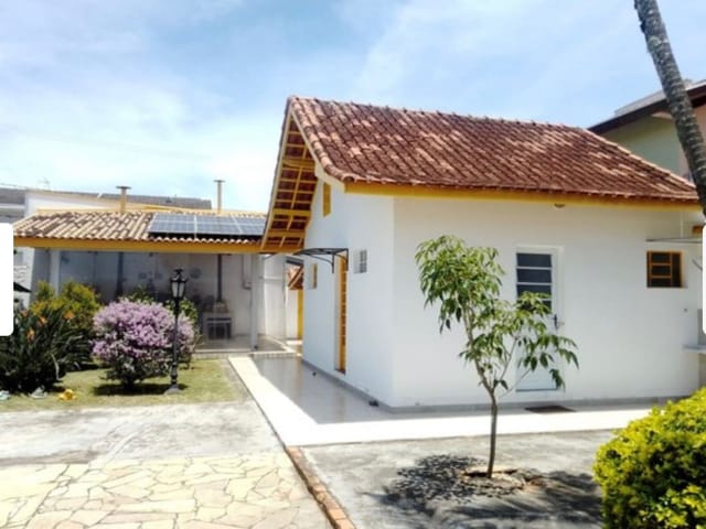 Casa com 900m² 2 quartos e 3 banheiros, à venda, no bairro Vila São Geraldo em Taubaté