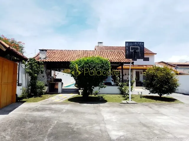 Casa com 900m² 2 quartos e 3 banheiros, à venda, no bairro Vila São Geraldo em Taubaté