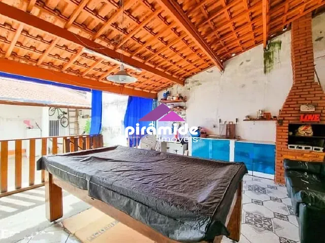 Casa com 235m² 3 quartos e 2 banheiros, à venda, no bairro Parque Industrial em São José dos Campos