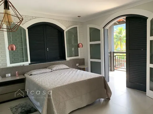 Casa com 1000m² 5 quartos e 2 banheiros, para alugar, no bairro Santa Rita em Ubatuba