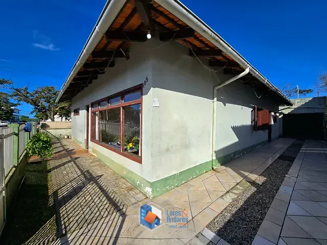 Casa com 350000m² 4 quartos e 3 banheiros, à venda, no bairro Meia Praia em Navegantes