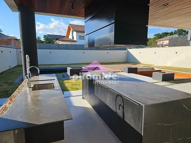 Casa com 700m² 4 quartos e 6 banheiros, à venda, no bairro Urbanova em São José dos Campos