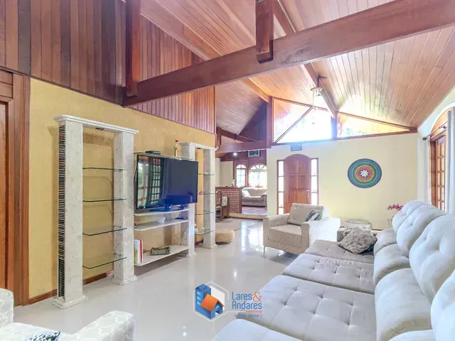 Casa com 1500m² 3 quartos e 5 banheiros, à venda, no bairro Fazenda da Ilha em Embu-guaçu