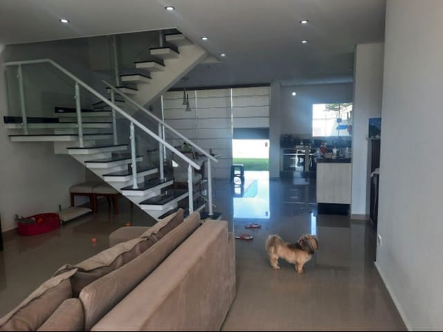 Casa com 300m², à venda, no bairro Abaete em Taubaté